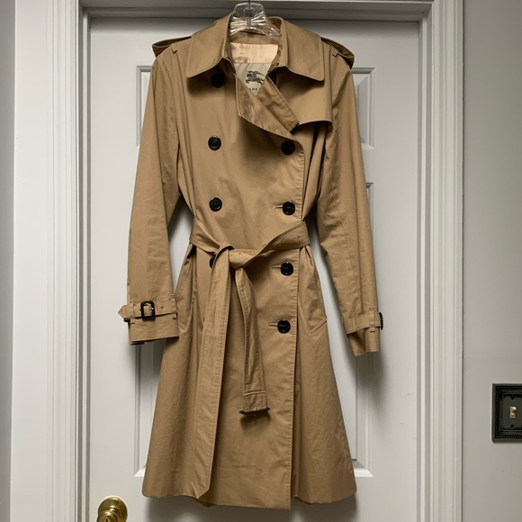 Burberry Jackets & Blazers - ❗️SOLD❗️🎉2xHP🎉 Burberry Tan Trench Coat Sz 8R